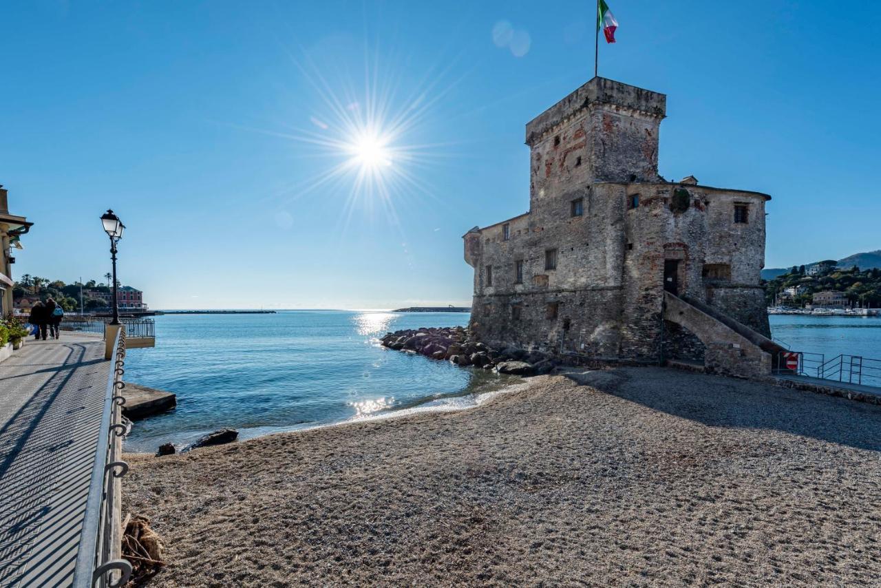 Alla Casa Rosa Al Mare, Central Seafront Stay With Free Private Garage, Air Conditionig, Wi-Fi, Ideal Choice For A Relaxing And Exciting Coastal Escape Rapallo Exterior photo