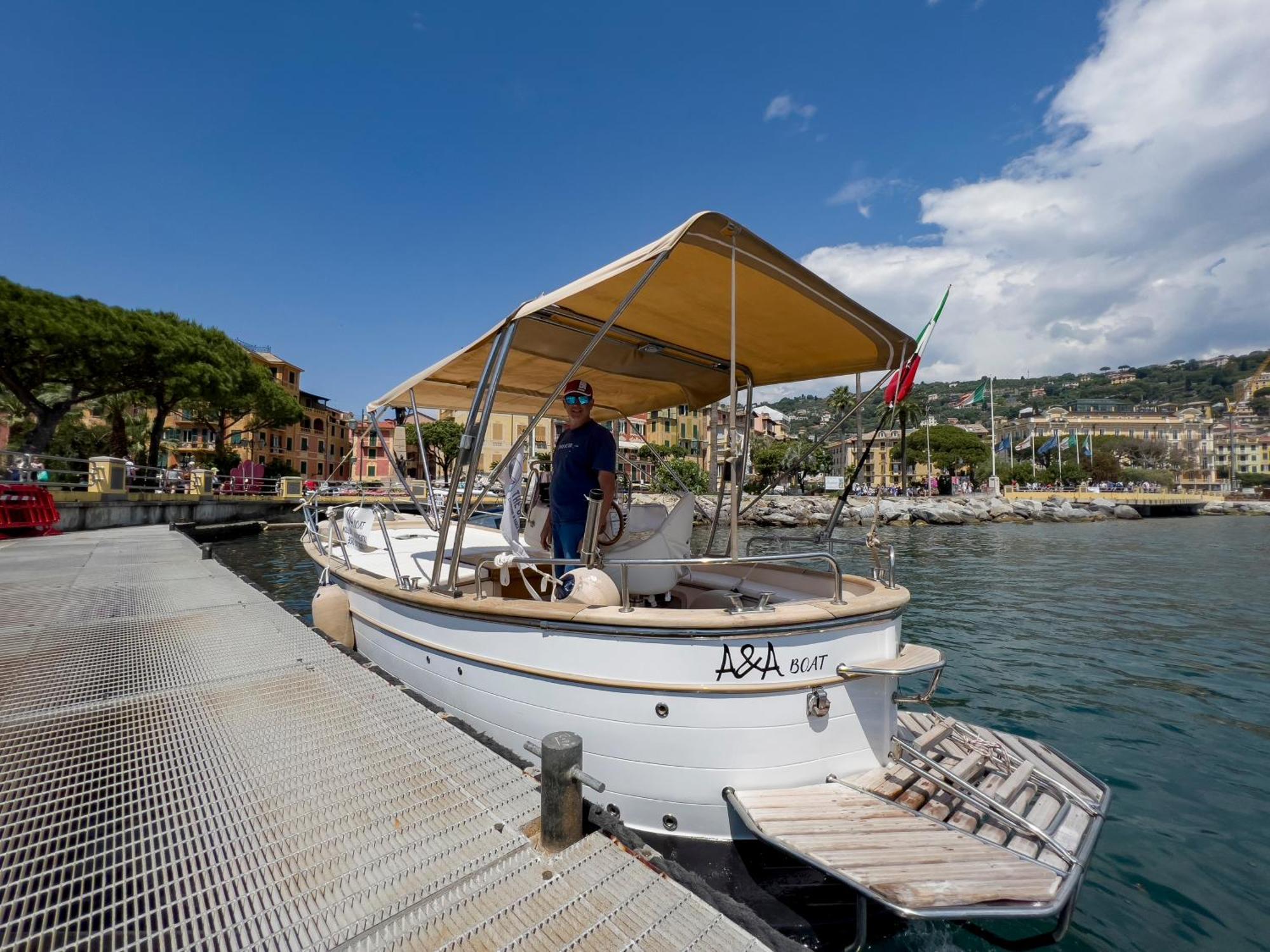 Alla Casa Rosa Al Mare, Central Seafront Stay With Free Private Garage, Air Conditionig, Wi-Fi, Ideal Choice For A Relaxing And Exciting Coastal Escape Rapallo Exterior photo