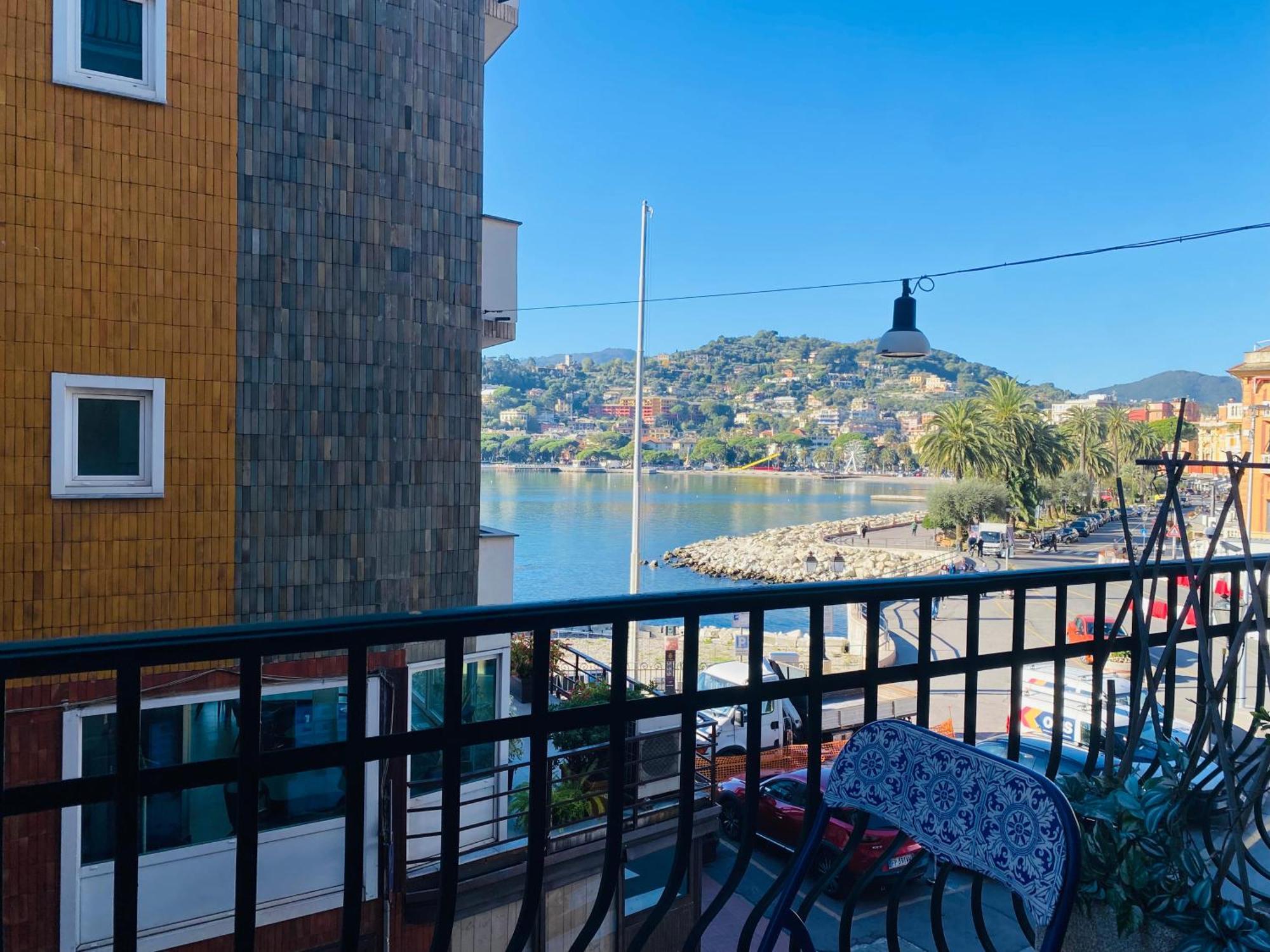 Alla Casa Rosa Al Mare, Central Seafront Stay With Free Private Garage, Air Conditionig, Wi-Fi, Ideal Choice For A Relaxing And Exciting Coastal Escape Rapallo Exterior photo
