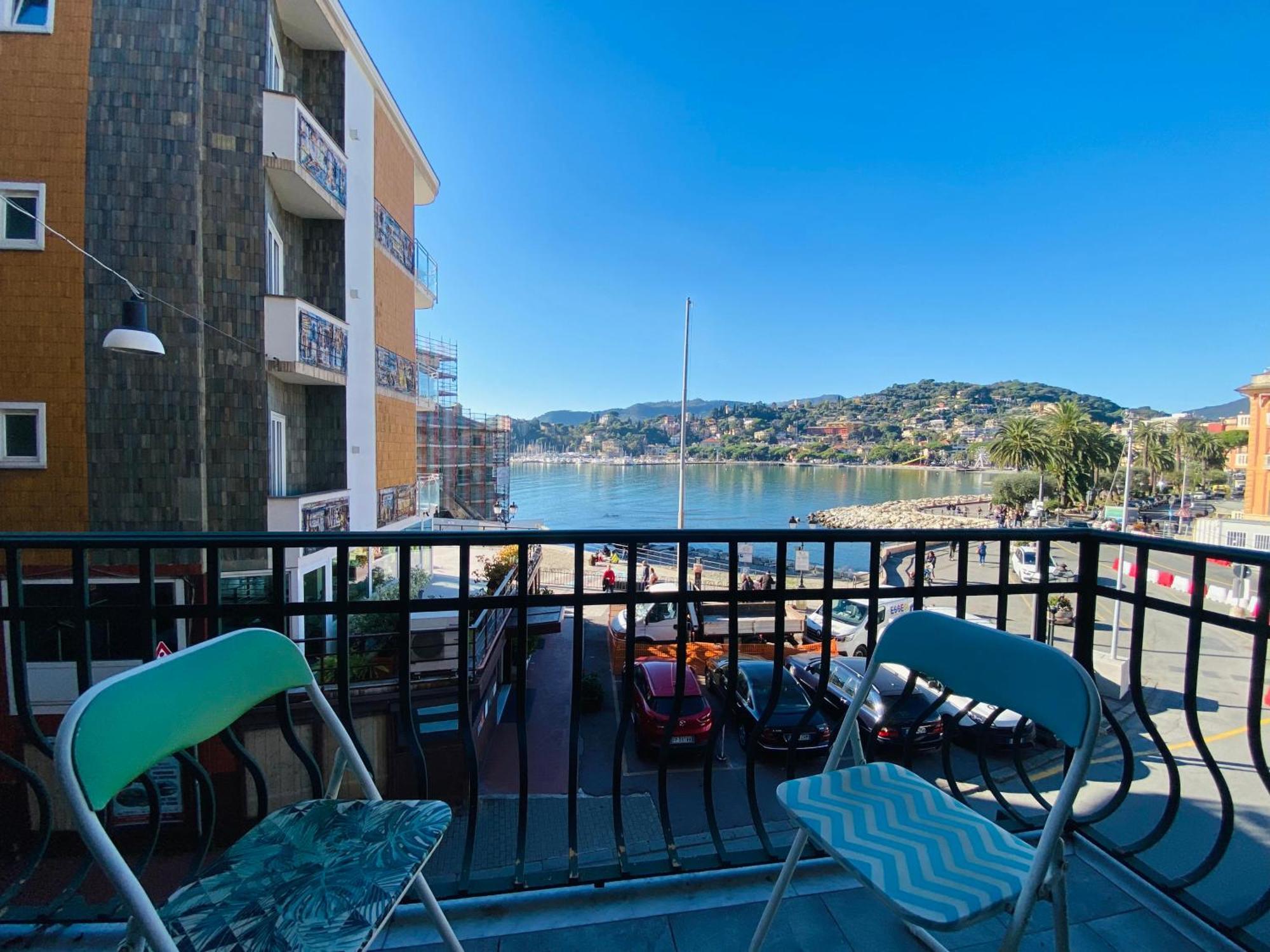 Alla Casa Rosa Al Mare, Central Seafront Stay With Free Private Garage, Air Conditionig, Wi-Fi, Ideal Choice For A Relaxing And Exciting Coastal Escape Rapallo Exterior photo